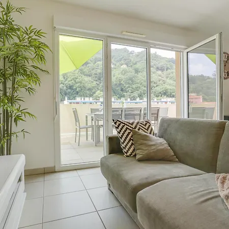 Spacieux Rooftop Parking, Terrasse Ensoleillee