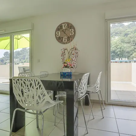 Spacieux Rooftop Parking, Terrasse Ensoleillee *