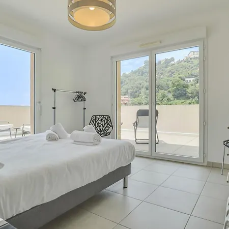Spacieux Rooftop Parking, Terrasse Ensoleillée Apartamento Menton